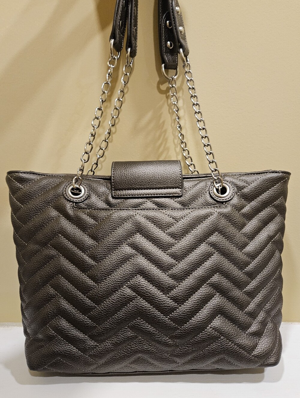 Charming Charlie Silver Tote with Chain Strap - Picture 4 of 9